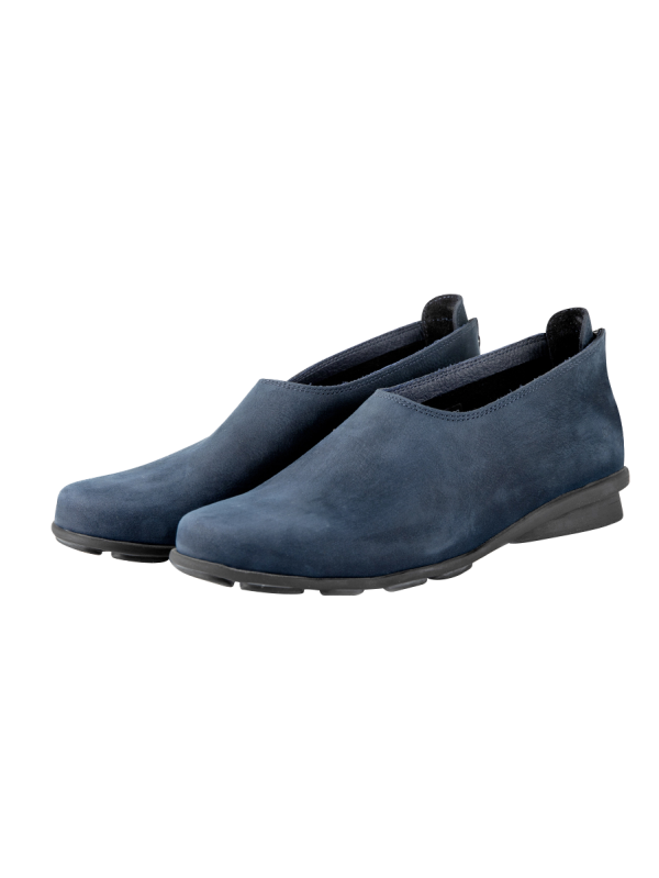 Denako slip on
